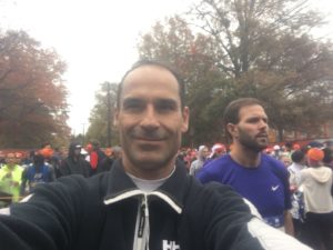 Apuesta por lo nuestro Dr. César Ramírez en la maratón de NY en lucha contra el cáncer de mama